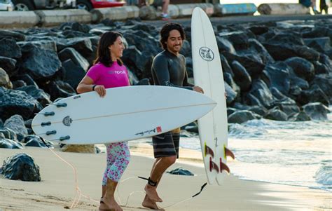 Gabbard Injures Nose While Surfing On Oahus South Shore Honolulu