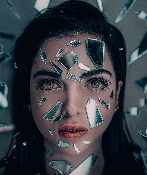 This Photographer Uses Clever Tricks To Shoot Striking Portraits Art Photography Portrait