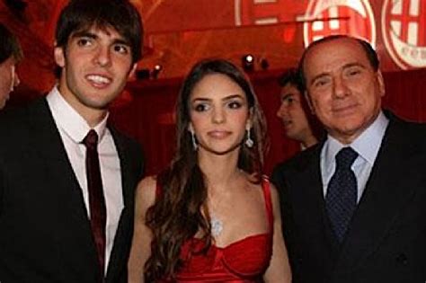 1982 births, brazilian expatriates in the united states and 2006 fifa world cup players. Kaka With Family Pictures 2011 | Sports Mania