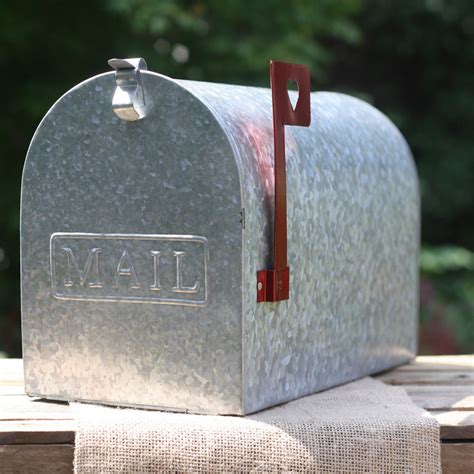 Let wedding guests fill the wedding mailbox with their cards and letters. American Style Wedding Mailbox - The Wedding of My Dreams
