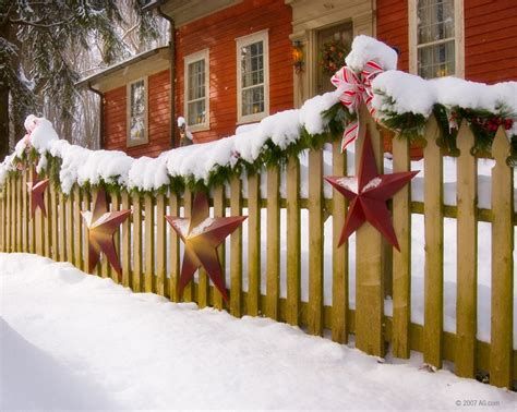 They might not prevent someone from trespassing, but they'll bored panda has put together this list of fantastic fences to inspire you, dear neighbours, to be even better. How to decorate your fence this Christmas ...