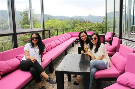 Yeaaaaaaah, it is lawang wangi ! Meat Lover Pizza - Picture of Lawangwangi Creative Space ...