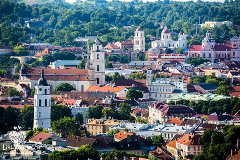 Vilnius per amžius buvo ir yra orus laisvų piliečių bendrabūvį telkiantis miestas, kuriame tobulai dera didinga istorija, įstabi gamta ir veržli kūryba. Vilnius - bokštų miestas | We love Lithuania