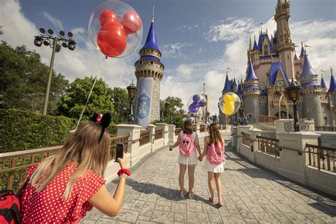 7 Things Youre Better Off Finding Outside Of Walt Disney World Parks