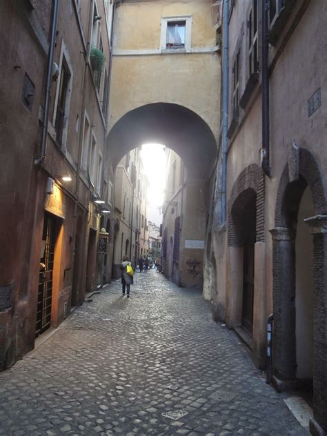 The very elegant building has a lift. Le franc buveur: Un piacevole… "Supplizio"