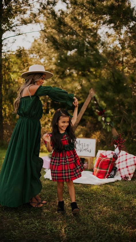 Christmas Mini Session Ideas Christmas Triangle Arch Mommy And Me