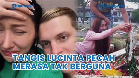 Tangis Lucinta Luna Pecah Di Makam Orang Tua Sedih Merasa Tidak Berguna Youtube