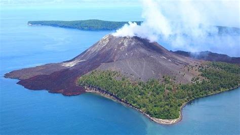 Gambar Gunung Anak Krakatau Erupsi