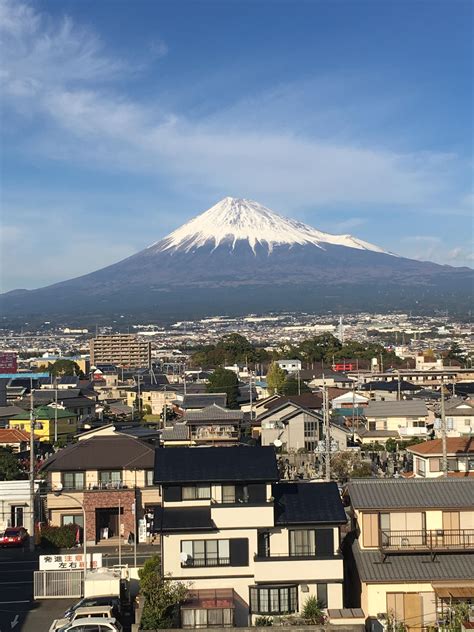 Mount Fuji over the town of Fuji : japanpics