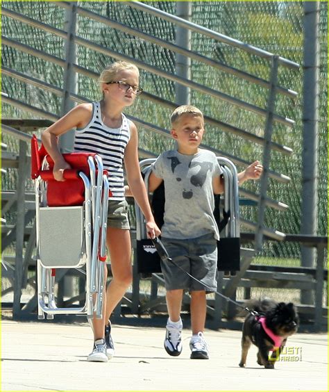 Ava Phillippe And Deacon Take Their Pooch To The Park Photo 2475387 Ava Phillippe Deacon