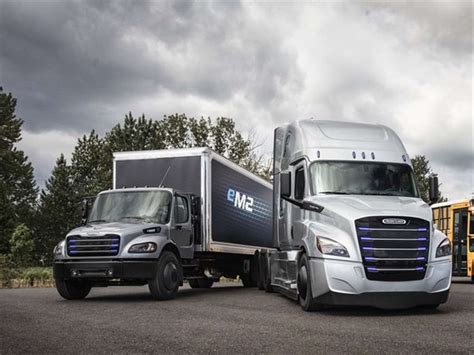 Penske Gets First Freightliner EM2 Truck New Power Progress