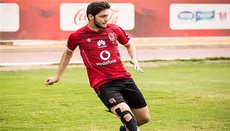 وجه الأهلي رسالة تحفيزية إلى نجمه كريم وليد نيدفيد يحثه فيها أثناء فترة التأهيل. الأهلي يرفض رحيل نيدفيد ويكشف عن مصير إصابة أجايي