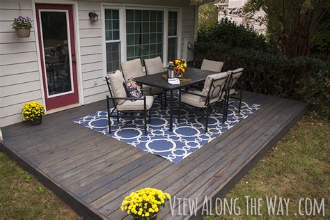 Give your boring patio some life with some easy peasy diy stencils! How to stain a wood deck