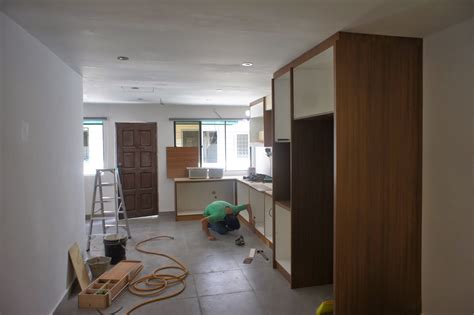 Formica laminate malaysia are extensively used in homes, hotels, apartments, offices, and schools to deliver outstanding style and aesthetic appeal. fukusu: Kitchen Cabinet in awesome Formica Teak Allover and Pure White Quartz for an awesome ...