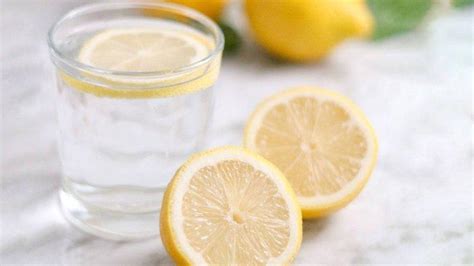Mulakan hari dengan secawan air lemon panas sebaik sahaja bangun tidur boleh membantu merangsang dan mengaktifkan sistem penghadaman. Khasiat Luar Biasa Air Lemon : Mencegah Batu Ginjal Hingga ...