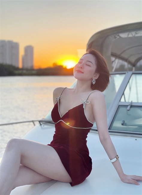 Trâm Anh Khoe Dáng Nóng Bỏng Với Bikini Trên Bãi Biển Hóng Gái Xinh Biến Căng