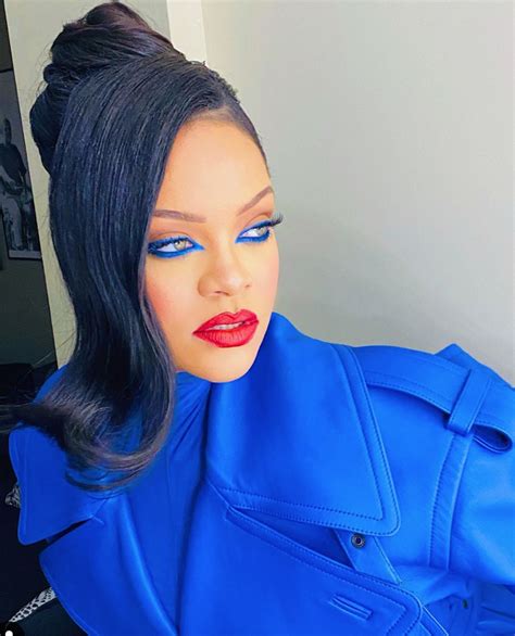 See Rihanna In This Stunning Electric Blue Makeup Look Estilo Rihanna