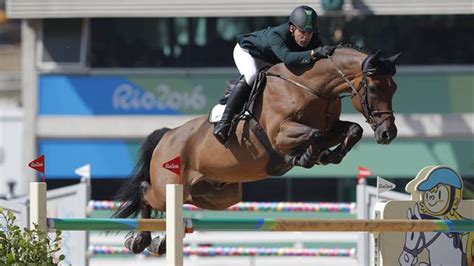 Der moderne fünfkampf wurde vom vater der olympischen spiele der neuzeit, baron praktisch als krönung muss der athlet dann beim reiten mut und einfühlungsvermögen auf einem zugelosten. Olympia 2016 in Rio - Springreiten: Brasilianer Stephan de ...