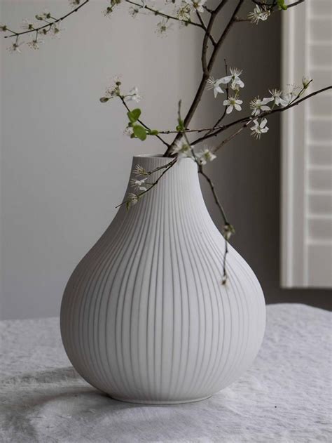 All in all, modern tv stands redefine modern dcor by providing your home with a chic look. Large White Ribbed Bud Vase in 2020 | Bud vases, Vase ...