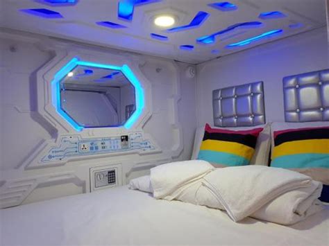 Hotels at singapore changi international airport for transit passengers and visitors to singapore. The 10 Best Capsule Hotels in Singapore, Singapore ...