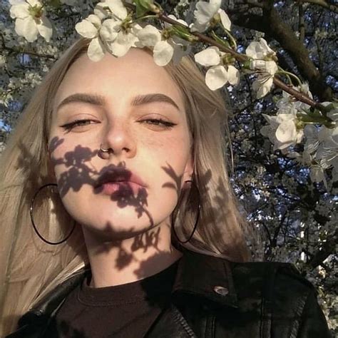 𝐩𝐢𝐧𝐭𝐞𝐫𝐞𝐬𝐭 𝐚𝐞𝐬𝐭𝐡𝐞𝐭𝐢𝐜𝐥𝐱 Aesthetic Girl Girl Icons Instagram Photo