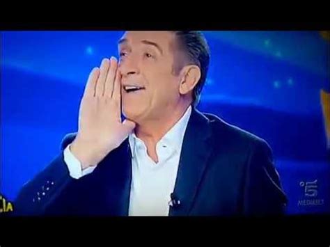 Conduttore del programma veline, è il direttore del monte carlo film festival de la. Ezio Greggio - Best of "Le velinee" - YouTube