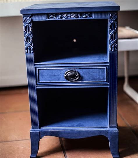 This beautiful indoor outdoor spray paint shade is called navy blue, and comes from a aerosol company called krylon. Pin on Beautiful Blue Painted Furniture - MudPaint Vintage ...