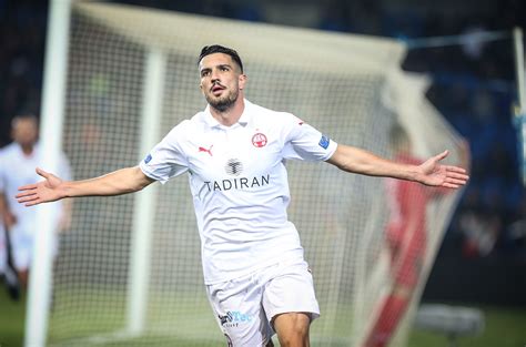 Born may 24, 1994) is an israeli footballer who plays for bnei yehuda. ניב זריהן סובל מחום גבוה, נשלח לביתו