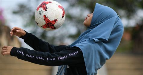 this malaysian girl wearing a hijab has mad freestyle football skills which will make you go wow