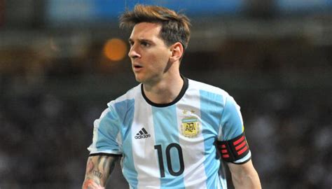 Born 24 june 1987) is an argentine professional footballer who plays as a forward and captains both spanish club barcelona. Omega Stereo | Messi se retira del equipo de Argentina