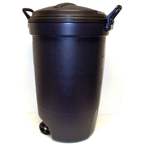Rubbermaid 32 Gal Wheeled Trash Can Garbage Storage With Lid And