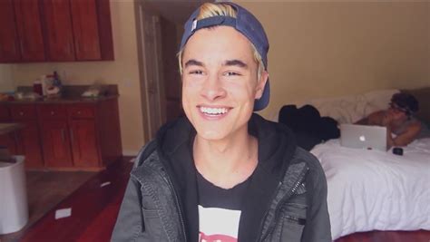He Has A Beautiful Smile Kian Lawley Celebrity Dads Our2ndlife