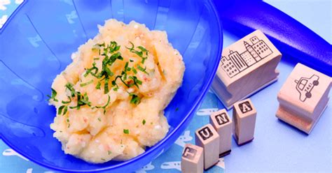 Travelling bubur ayam vendors frequently pass through residential streets in the morning selling the dish. MPASI Bubur Kentang Tuna Seledri | Template Mirip Detik
