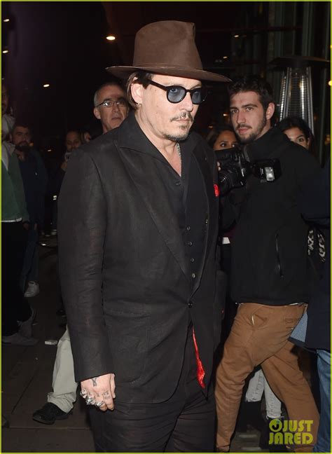 Johnny Depp Surprises Fans As The Mad Hatter At Disneyland Photo 3653541 Johnny Depp Pictures