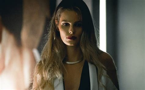 Verdades Secretas Yasmin Brunet Fica Nua Em Cena Da Novela