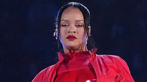 Rihanna Shocks Fans With Pregnancy Announcement At Super Bowl Halftime Show