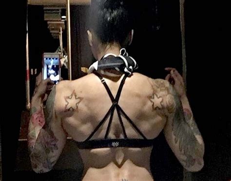 Bigg Boss 10 Contestant Vj Bani Aka Gurbani Judge Flaunts Her Sexy Back