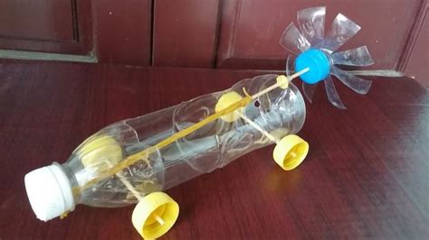 Cómo hacer un coche con botellas de plástico Banda elástica coch