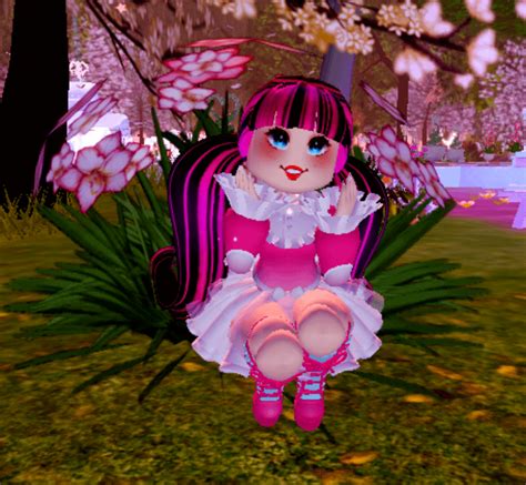 First Photoshoot With Draculaura Rroyalehighroblox