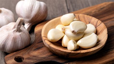 What Is A Garlic Clove Really And How Do You Use It