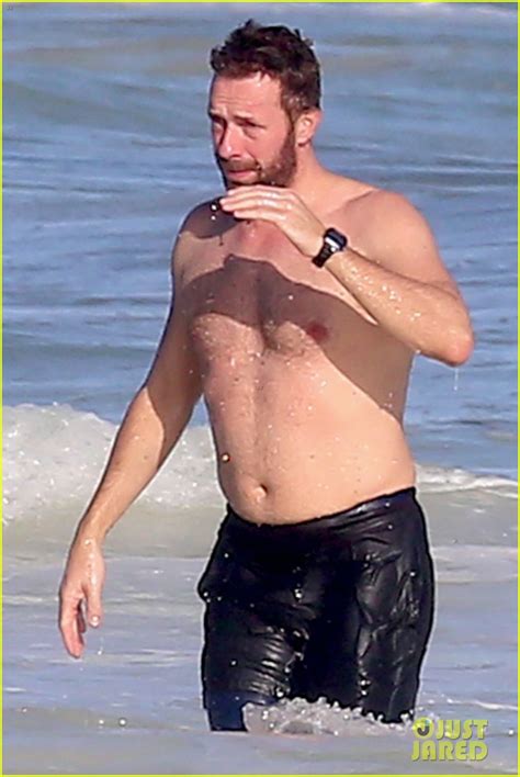 Dakota Johnson Chris Martin Spend New Year S At The Beach Together In
