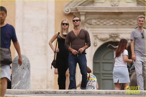 photo jude law girlfriend phillipa coan hold hands while sightseeing 18 photo 3444836 just