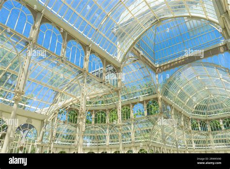 Victorian echoes, urban retreat. Dive deep into the romance and history