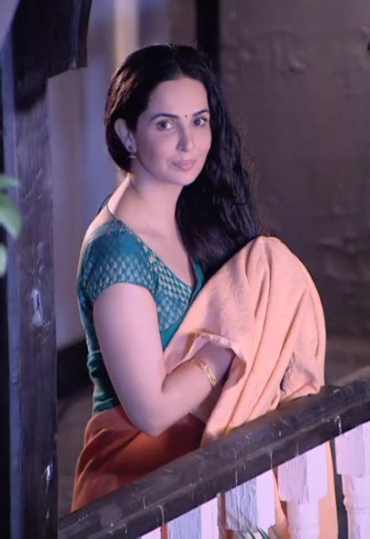Savdhaan India Actresses Real Name And Hot Photos Navel Queens Free