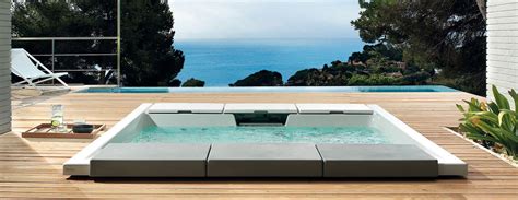 Built In Hot Tubs Provides Luxury And Extra Comfort Homesfeed