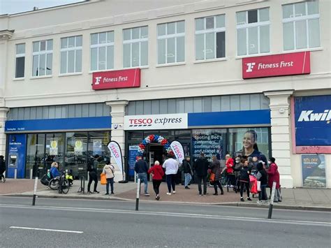 The Uks Biggest Tesco Express Has Opened In London The Real Britain