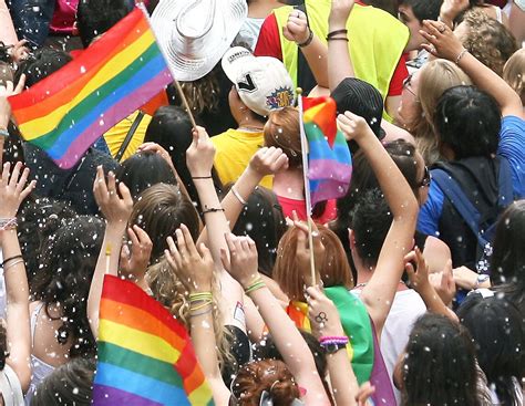 société lyon la gay pride attend au moins 10 000 personnes