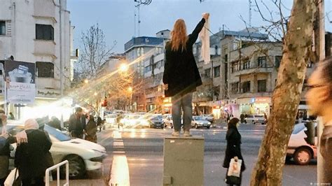 نسل‌های مختلف جنبش زنان ایران نیازمند گفتگو با یکدیگرند Dw ۱۳۹۷۴۱۳