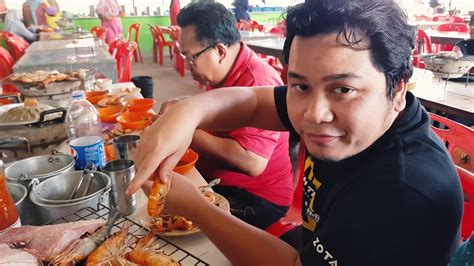 Udang galah adalah udang air tawar yang menjadi suatu hidangan atau masakan yang lazat oleh rakyat malaysia sejak beberapa abad yang lampau. Makan Udang Galah Buffet RM35 Sahaja~! - YouTube