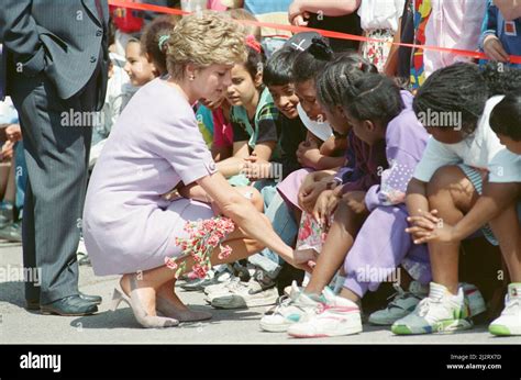 Hrh The Princess Of Wales Princess Diana Meets The Students And